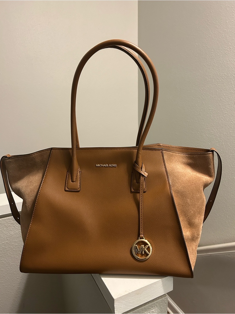 Michael Kors Avril X-Large Brown Leather Tote Bag - Picture 2 of 15